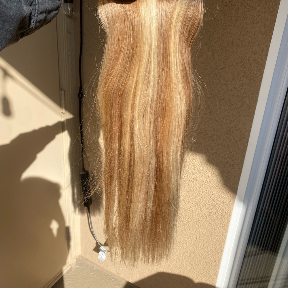 Halo Extension 20” Natural Blonde with bright highlight. 100% Remy human hair🫶